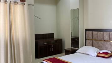 1 habitación y escritorio