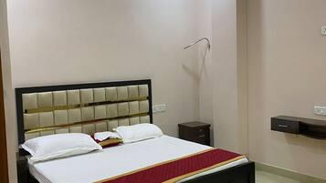 1 habitación y escritorio