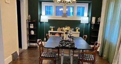 Cozy 3BR farmhouse retreat with fenced back yard