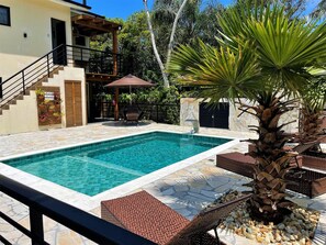 Honeymoon-Haus, Poolzugang | Blick auf den Garten