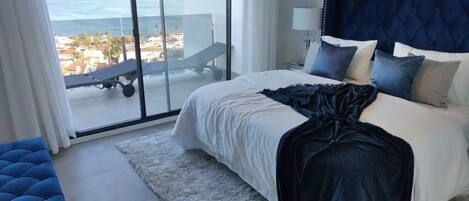 3 chambres, coffres-forts dans les chambres, bureau