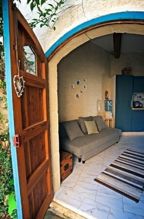 Living area - Panoramic Views in Idyllic Country house +Pool (Ix-Xaghra)