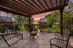 Terrace/patio - Deerfield Countryside Cabin #2 (Waco)