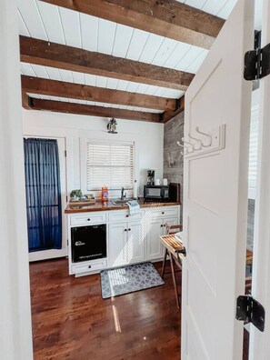 Fridge, coffee/tea maker, cookware/dishes/utensils - Deerfield Countryside Cabin #3 (Waco)