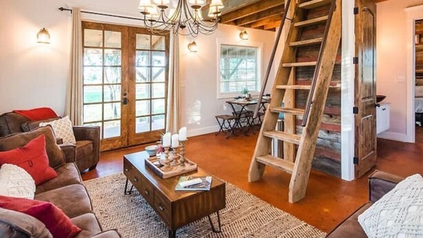 Interior - Deerfield Countryside Cottage (Waco)