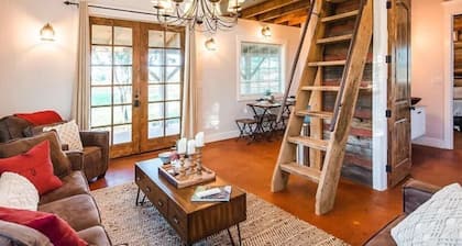 Deerfield Countryside Cottage