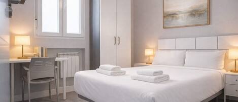 4 bedrooms, iron/ironing board, WiFi, bed sheets