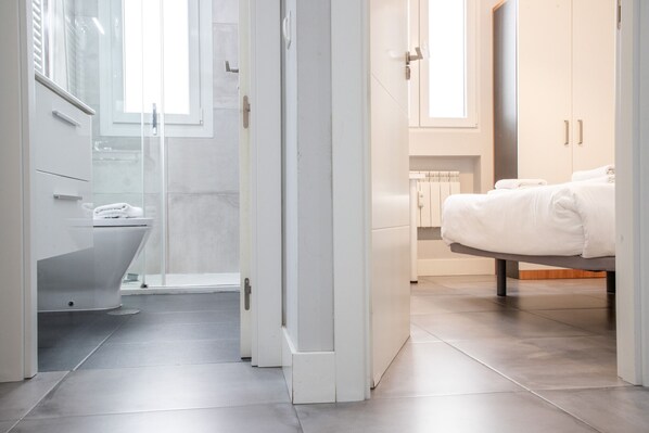 4 chambres, fer et planche à repasser, Wi-Fi, draps fournis