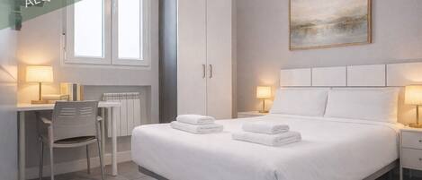 4 bedrooms, iron/ironing board, WiFi, bed sheets