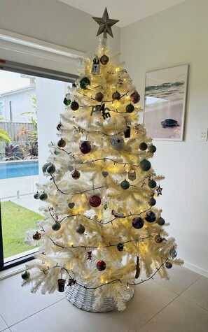 Interior - Mod lux family home. 20m to Southbank & 30m to theme parks. A/C Pool Bball hoop (Rochedale)