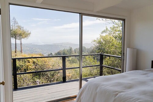 Redwood Forest Bungalow In Town with Deck Views