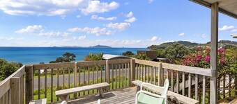 Bay View Bach - Langs Beach Holiday Home