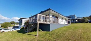 Exterior - Bay View Bach - Langs Beach Holiday Home (Waipu)