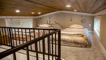 3 bedrooms, desk, iron/ironing board, free WiFi