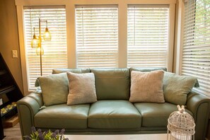 تلفزيون ذكي، مدفأة، ألعاب فيدي�و، كُتُب