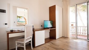Habitación Confort doble, 1 cama de matrimonio, vistas a la playa | Ropa de cama de alta calidad, colchones viscoelásticos, escritorio