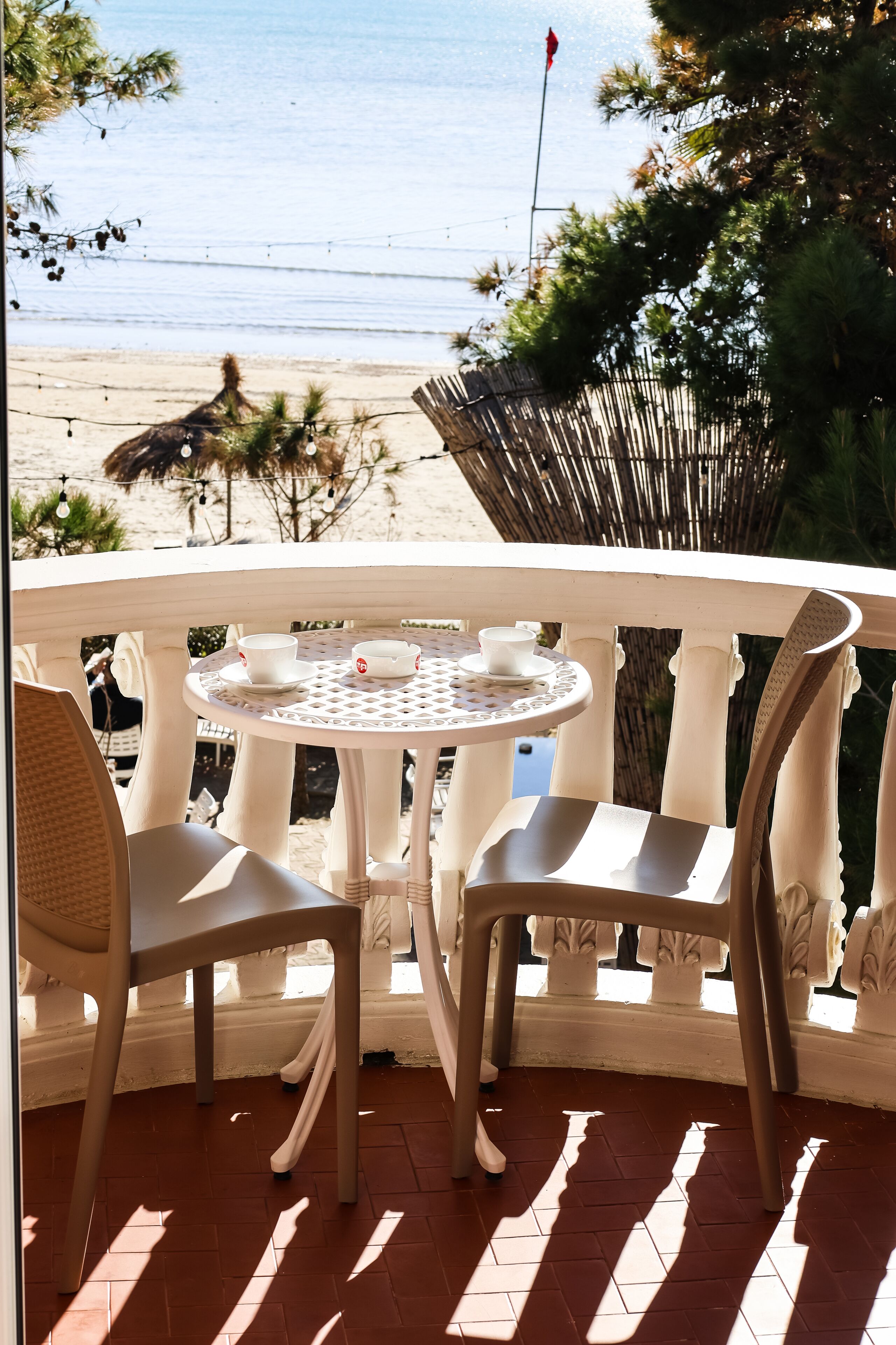 Comfort tweepersoonskamer, 1 queensize bed, uitzicht op het strand | Luxe beddengoed, bedden met traagschuimmatrassen, een bureau