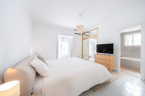 3 bedrooms, iron/ironing board, free WiFi, bed sheets