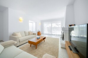 TV - M07 Calle Encinas - Villa (Sitio de Calahonda)