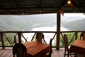 ร้า  นอาหาร