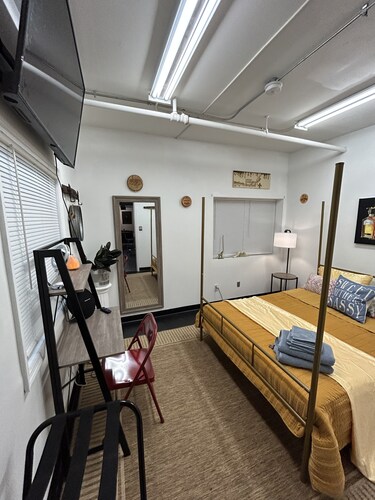 Bourbon, Art & Sport Center 
Boutique BnB inside Art Gallery WALK EVERYWHERE! 