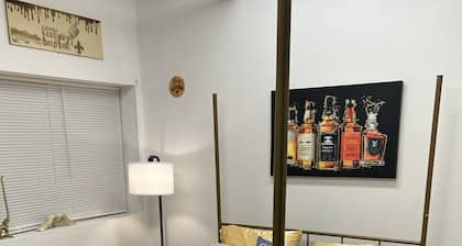 Bourbon, Art & Sport Center
Boutique BnB inside Art Gallery WALK EVERYWHERE!