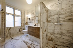 Een douche, een haardroger