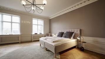 3 bedrooms, iron/ironing board, travel cot, free WiFi