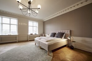 3 bedrooms, iron/ironing board, travel cot, free WiFi