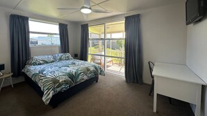 A bedroom with a bed, a desk, a chair, a ceiling fan, and a TV. - Twizel Tranquility, FREE Wi-Fi (Twizel)