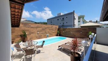 Outdoor pool, free pool cabanas, pool umbrellas