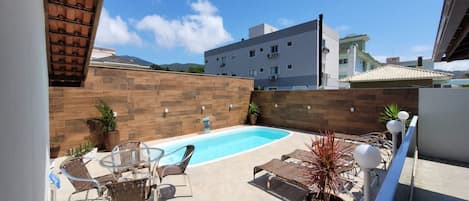 Outdoor pool, free pool cabanas, pool umbrellas