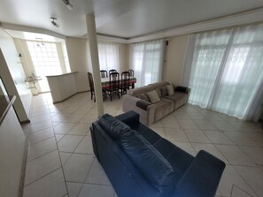 奢華獨棟房屋, 可使用泳池, 泳池景觀 | 起居區