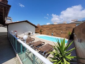 Casa de lujo, acceso a la piscina, vistas a la piscina | Vistas al jardín
