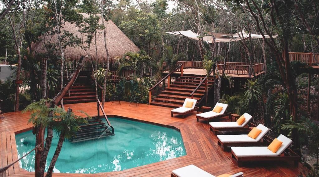 Hồ bơi ngoài trời 