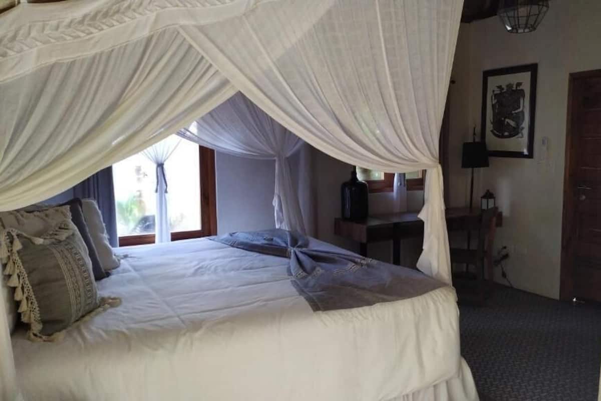Standard Suite | WiFi (free), bed sheets