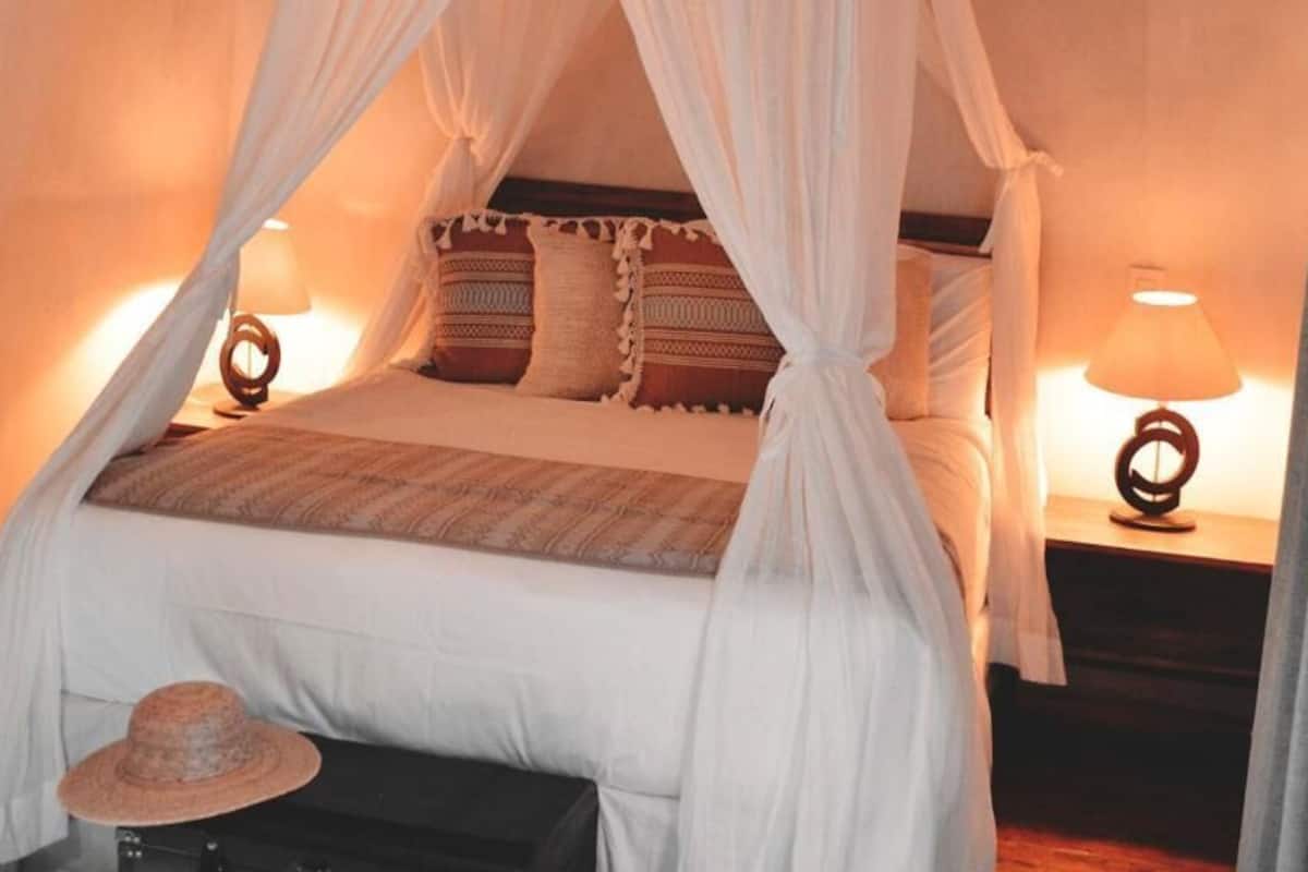 Standard Double Room | WiFi (free), bed sheets