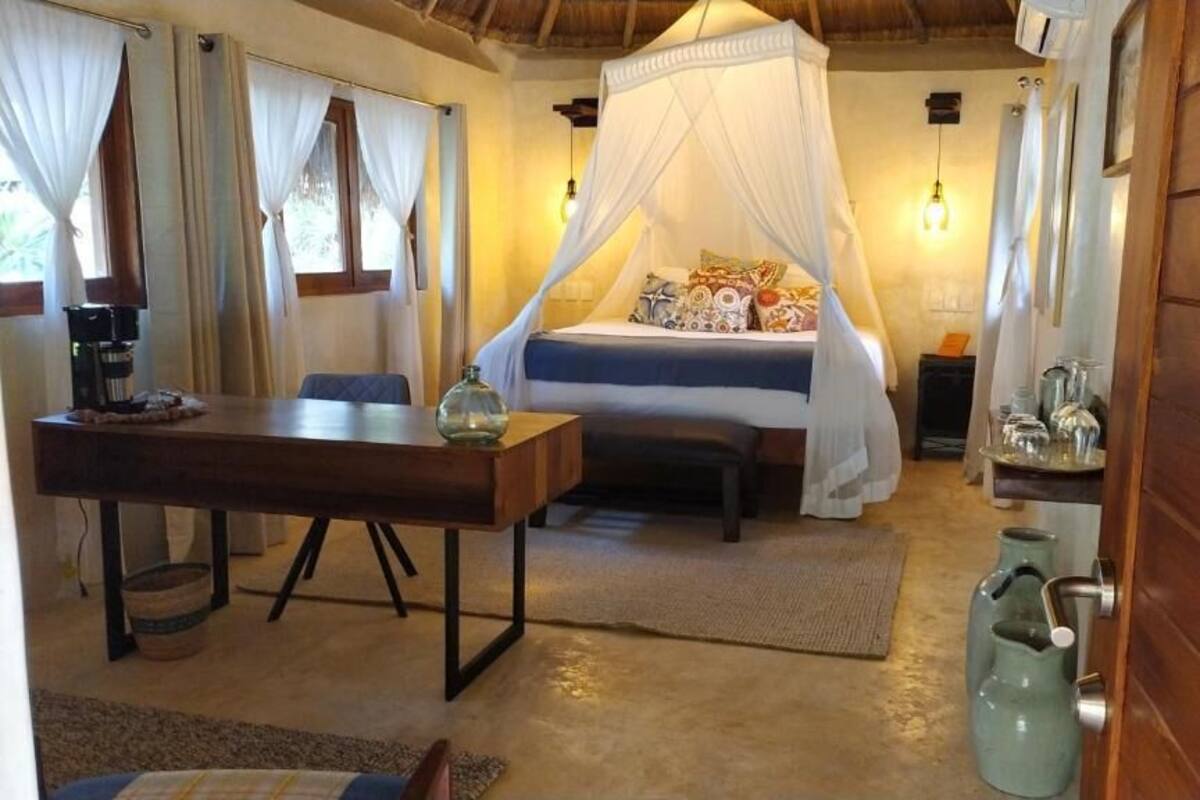 Deluxe Suite | WiFi (free), bed sheets