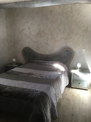 2 bedrooms, iron/ironing board, travel cot, WiFi