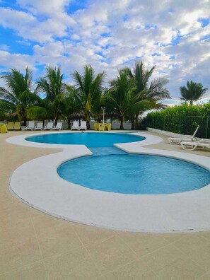 Pool - Spectacular beachfront apartment, Spacious terrace with an unparalleled view. (Palo Grande)