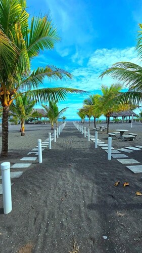 Spectacular beachfront apartment, Spacious terrace with an unparalleled view.