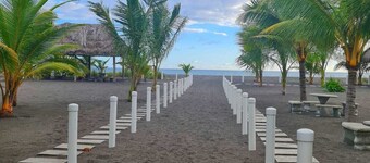 Spectacular beachfront apartment, Spacious terrace with an unparalleled view.