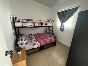 2 bedrooms, in-room safe, iron/ironing board, free WiFi