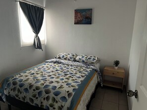 2 soverom, safe på rommet, strykejern/-brett og wi-fi (inkludert)