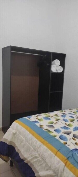 2 bedrooms, in-room safe, iron/ironing board, free WiFi