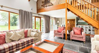 Stunning, Scenic & Cosy - Luxury Rural Hideaway