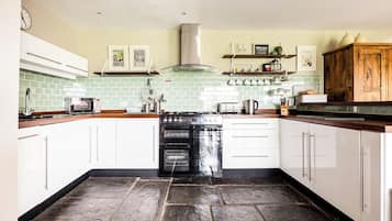 冰箱、微波炉、烤箱、炉灶