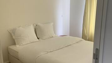 3 slaapkamers, een strijkplank/strijkijzer, wifi, beddengoed