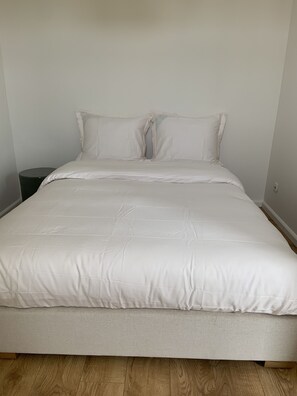 3 多间卧室、熨斗/熨衣板、WiFi、床单