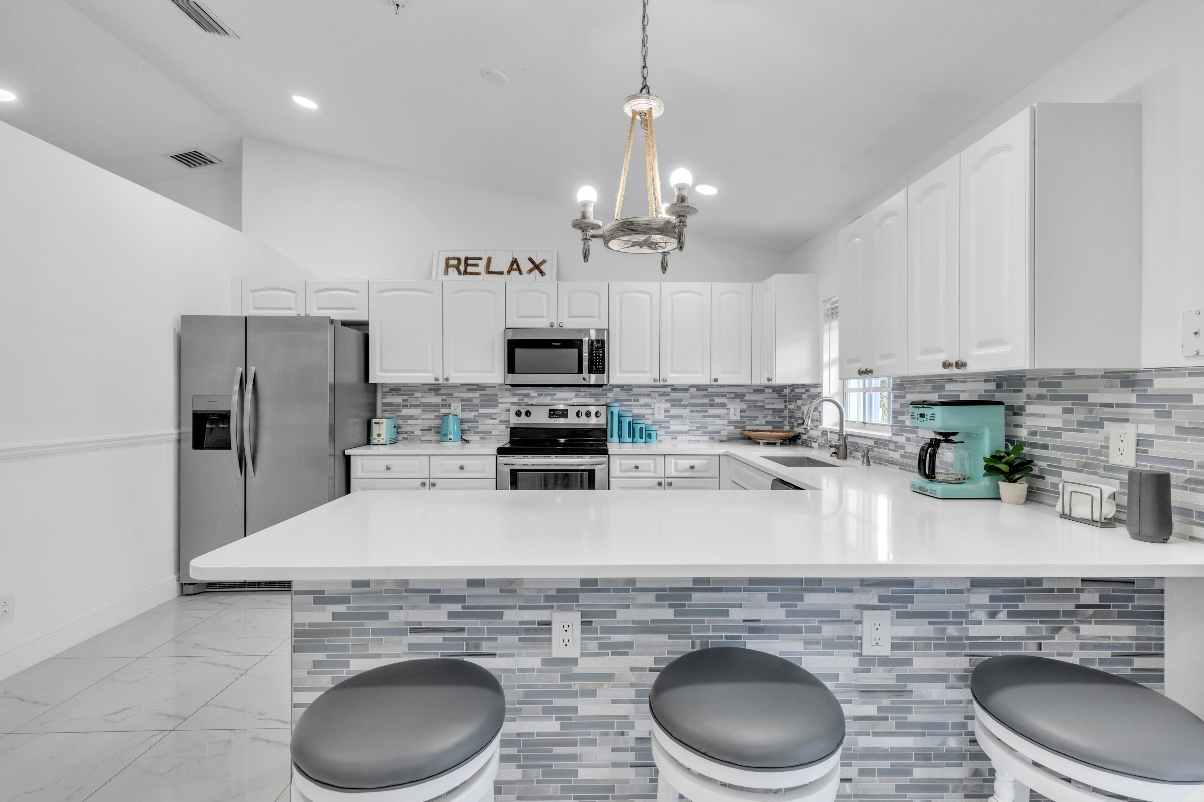 Réfrigérateur, micro-ondes, four, lave-vaisselle